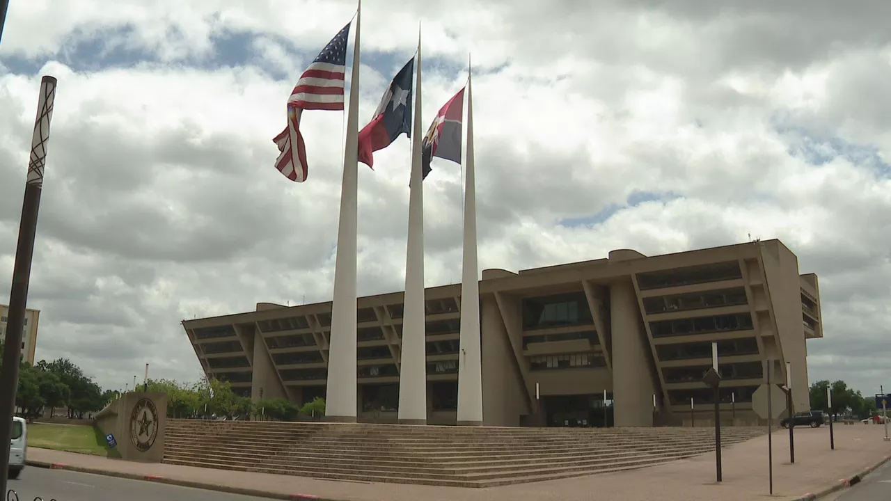 Dallas City Council members question $200,000 proposal for in-home garden boxes