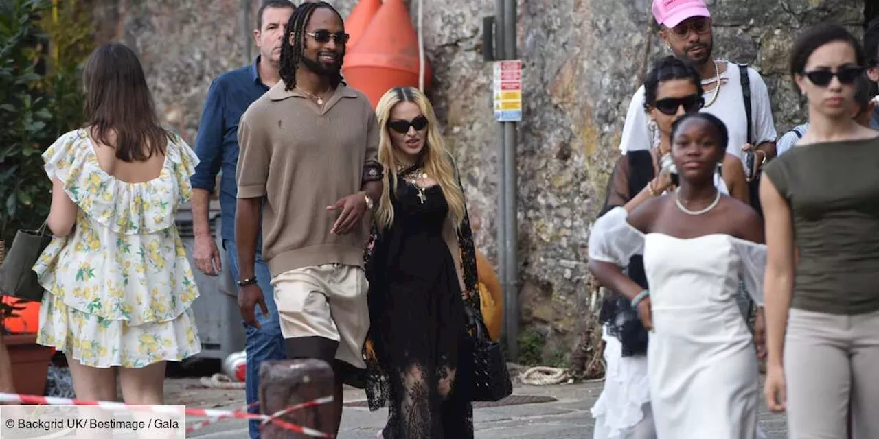 – Madonna, 65 ans, en couple avec un jeune homme de 28 ans : ils officialisent en Italie !