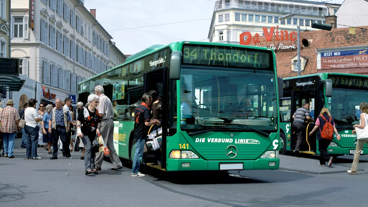 Unfall im Bezirk Jakomini - Linienbus kollidiert in Graz mit jungem Autofahrer