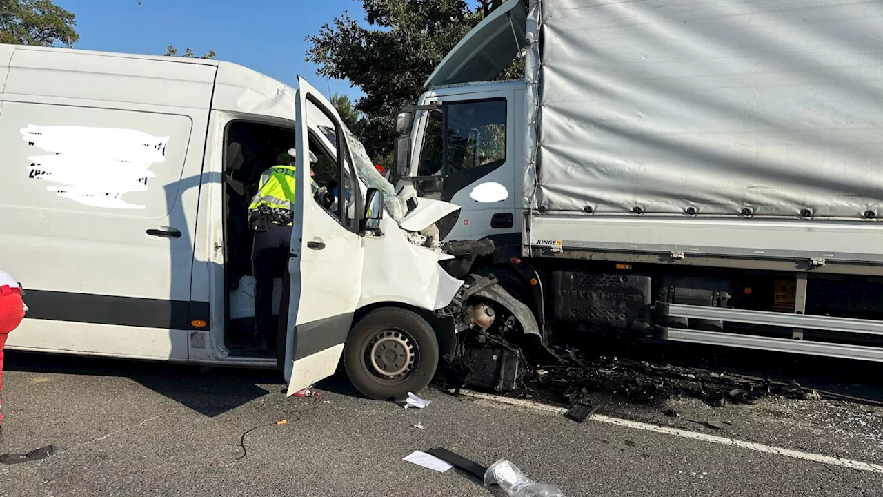 Ein Schwerverletzter nach Frontalcrash bei Raffinerie Schwechat