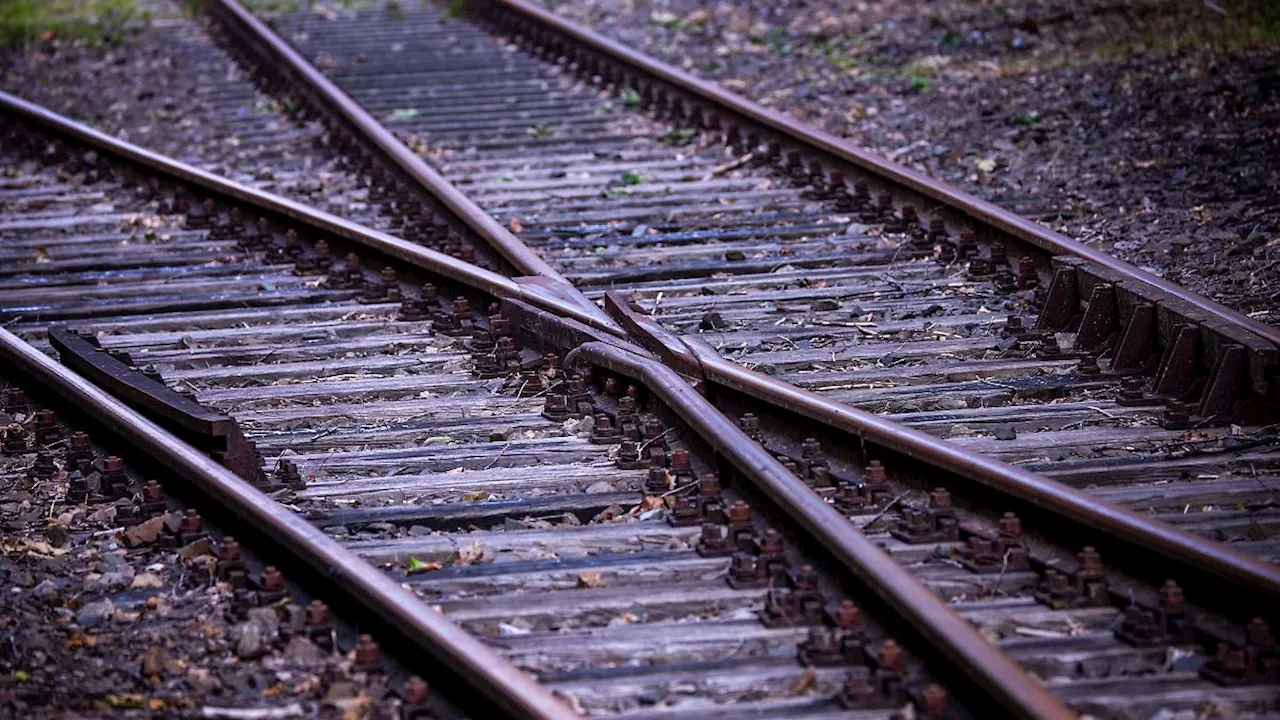 Sachsen: Arbeiten zum Erhalt der Bahnstrecke Nossen-Meißen begonnen