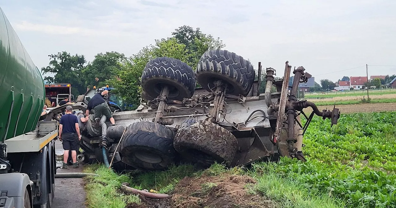 Gülle-Anhänger nach Unfall in Bad Oeynhausen leckgeschlagen