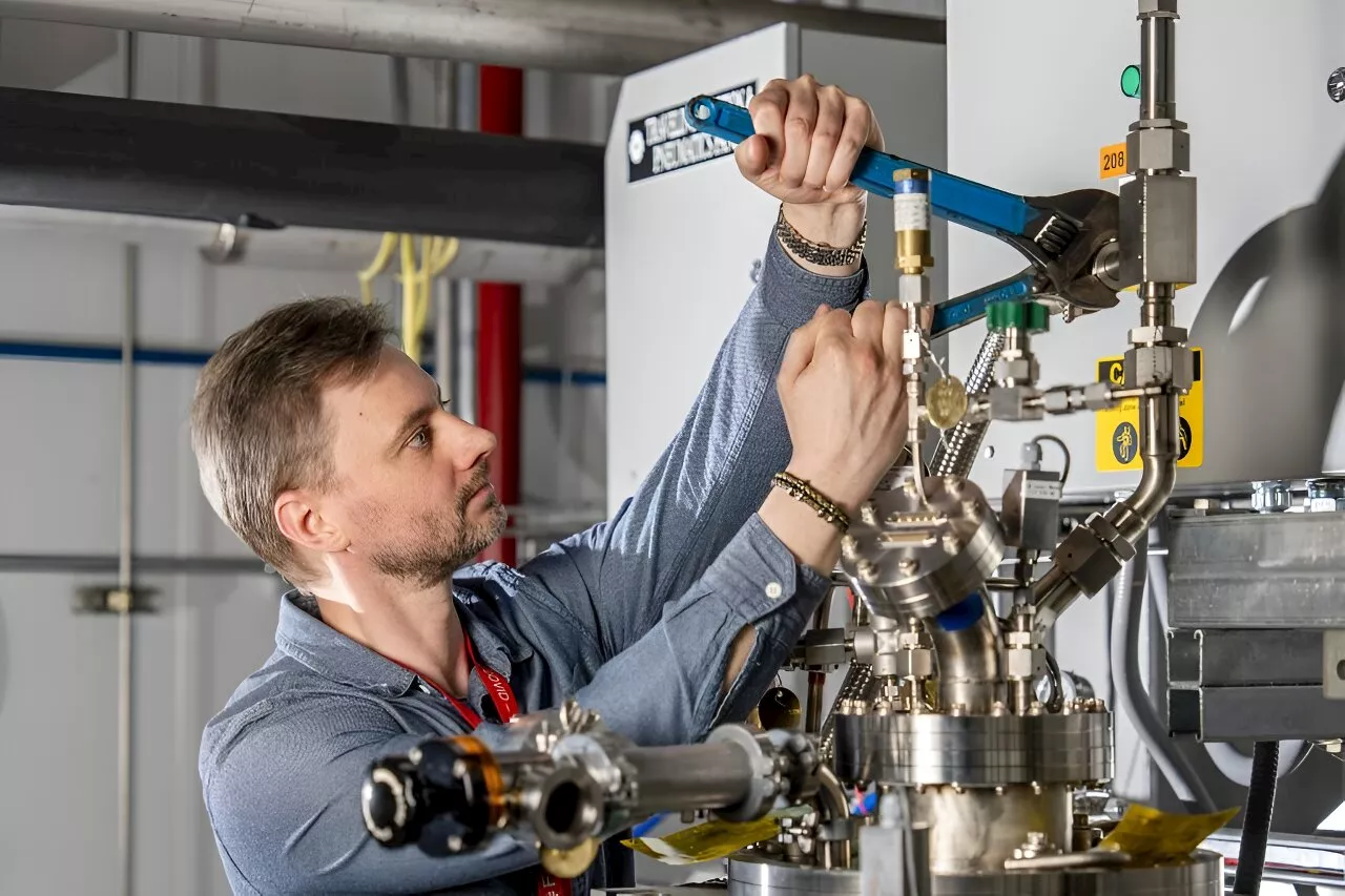 Researchers discover new way to purify liquid argon for neutrino experiments