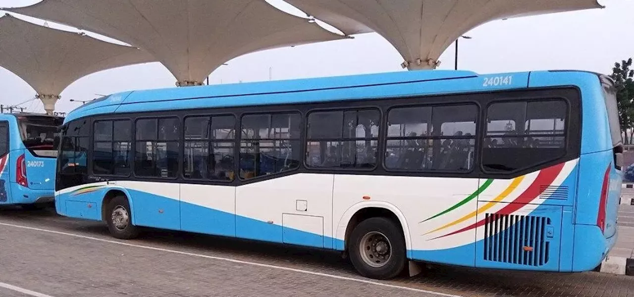 Hoodlums rob BRT passengers in Lagos, vandalise vehicle