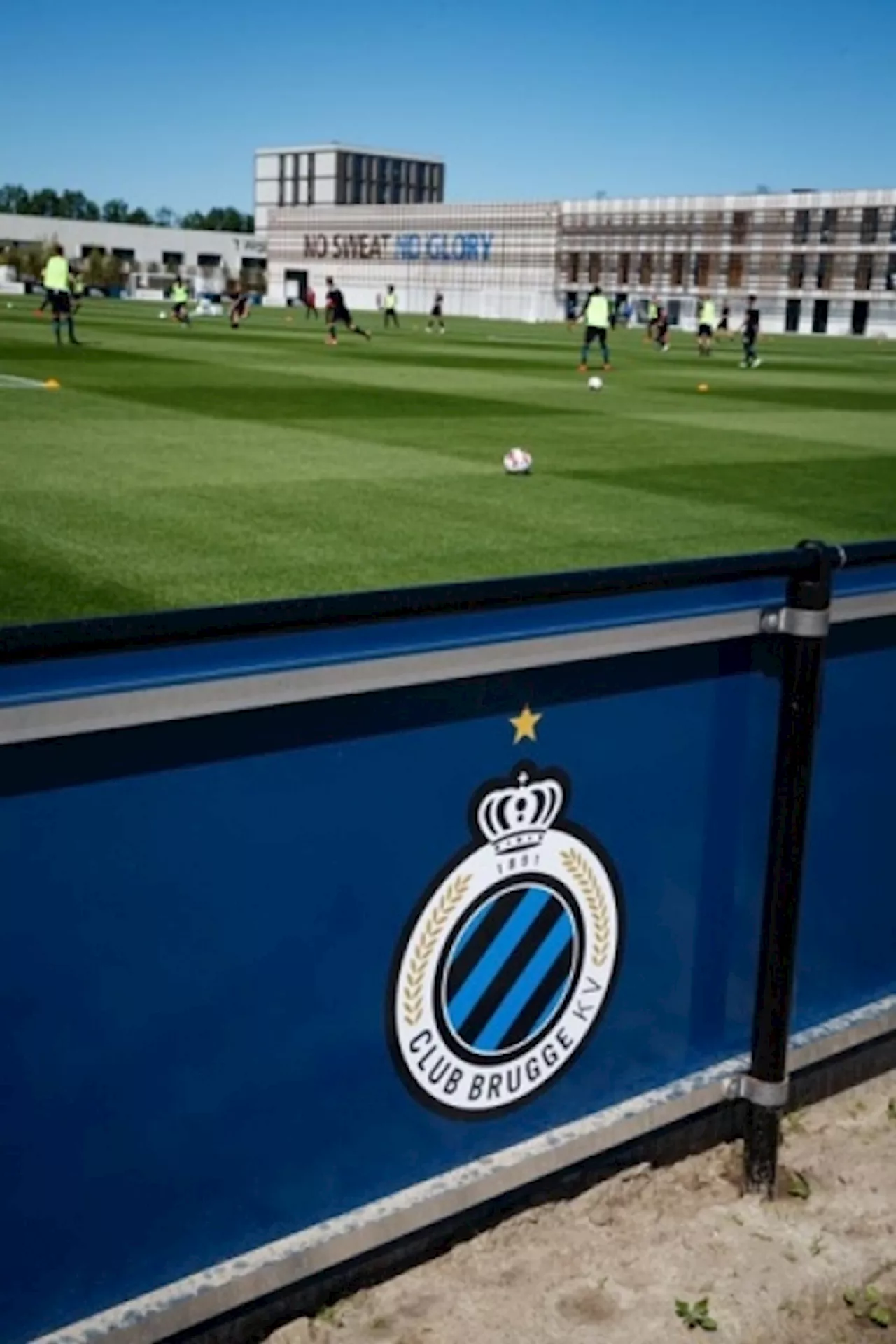 Le Club Bruges porte plainte et exclut 42 supporters après les incidents au Standard