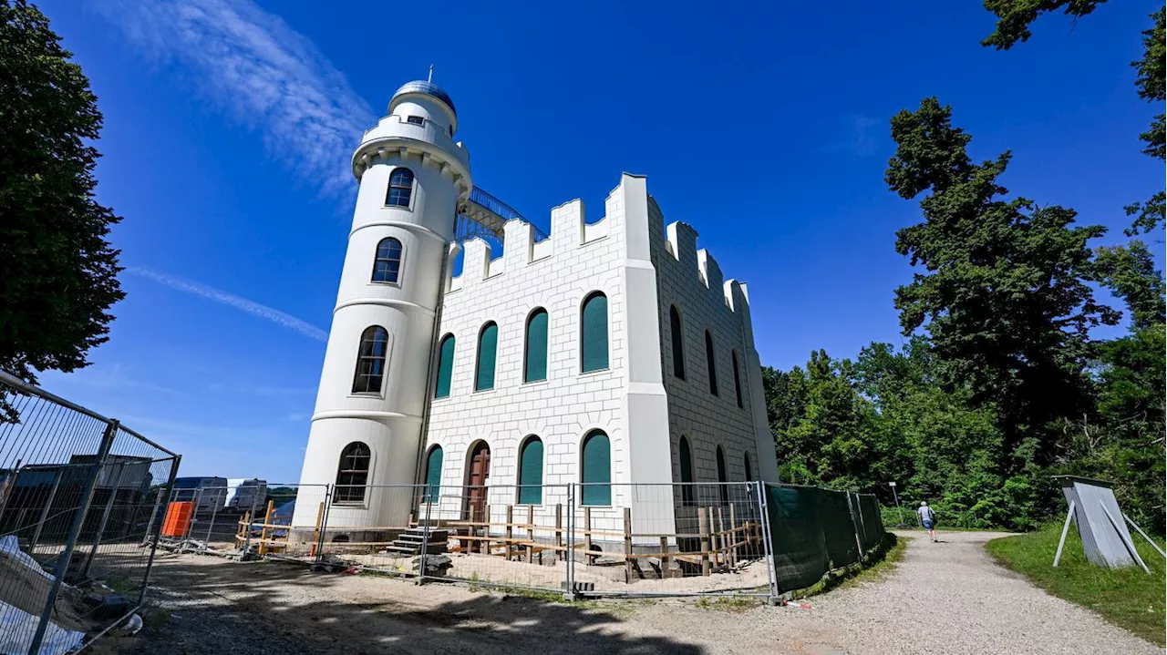 Wiedereröffnung für Mai 2025 geplant: Letzte Sanierungsarbeiten am Schloss auf der Pfaueninsel in Berlin laufen