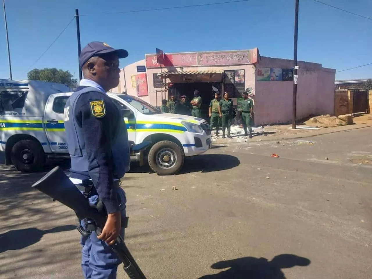 Soweto community split over foreign-owned shop closures (VIDEO)