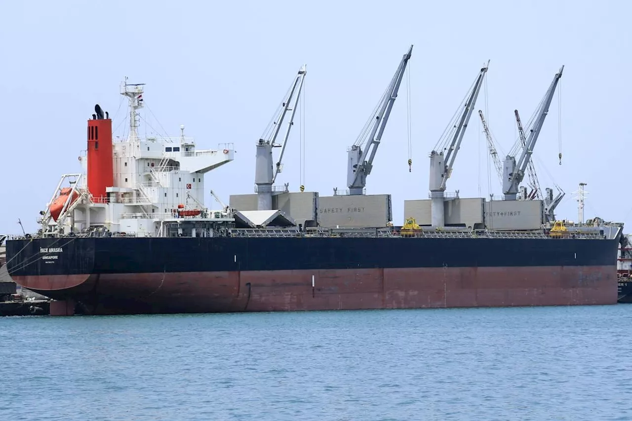 Explosions reported near two ships off Yemen – security agencies