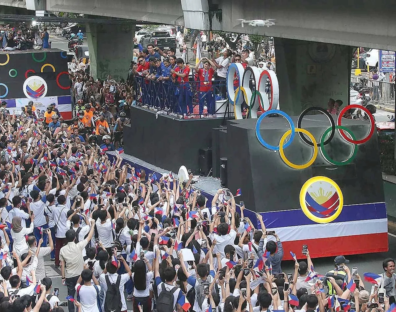 Yulo, Olympians delight fans in heroes parade