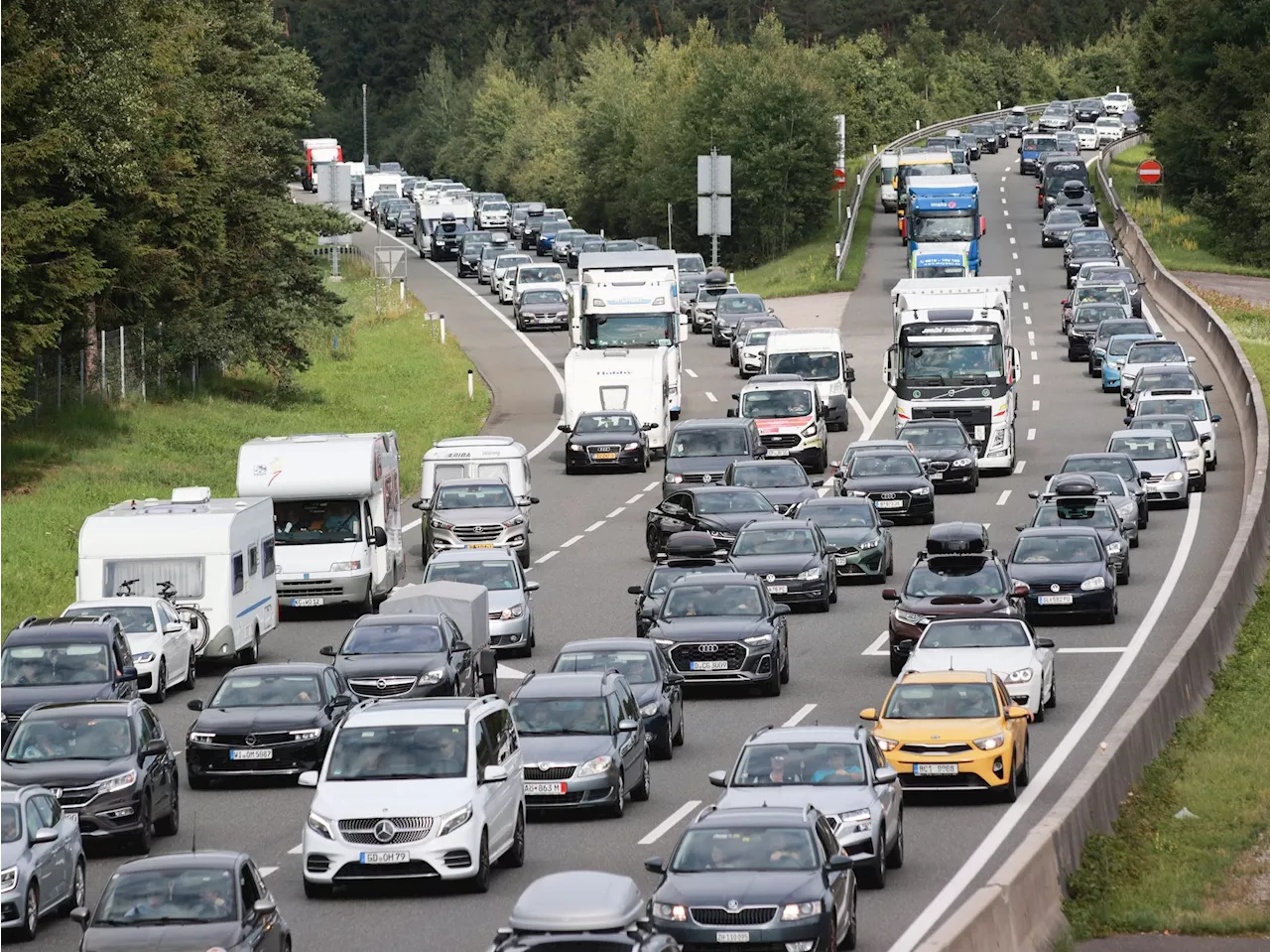 Frequency und Rückreiseverkehr sorgen für Staus am Wochenende