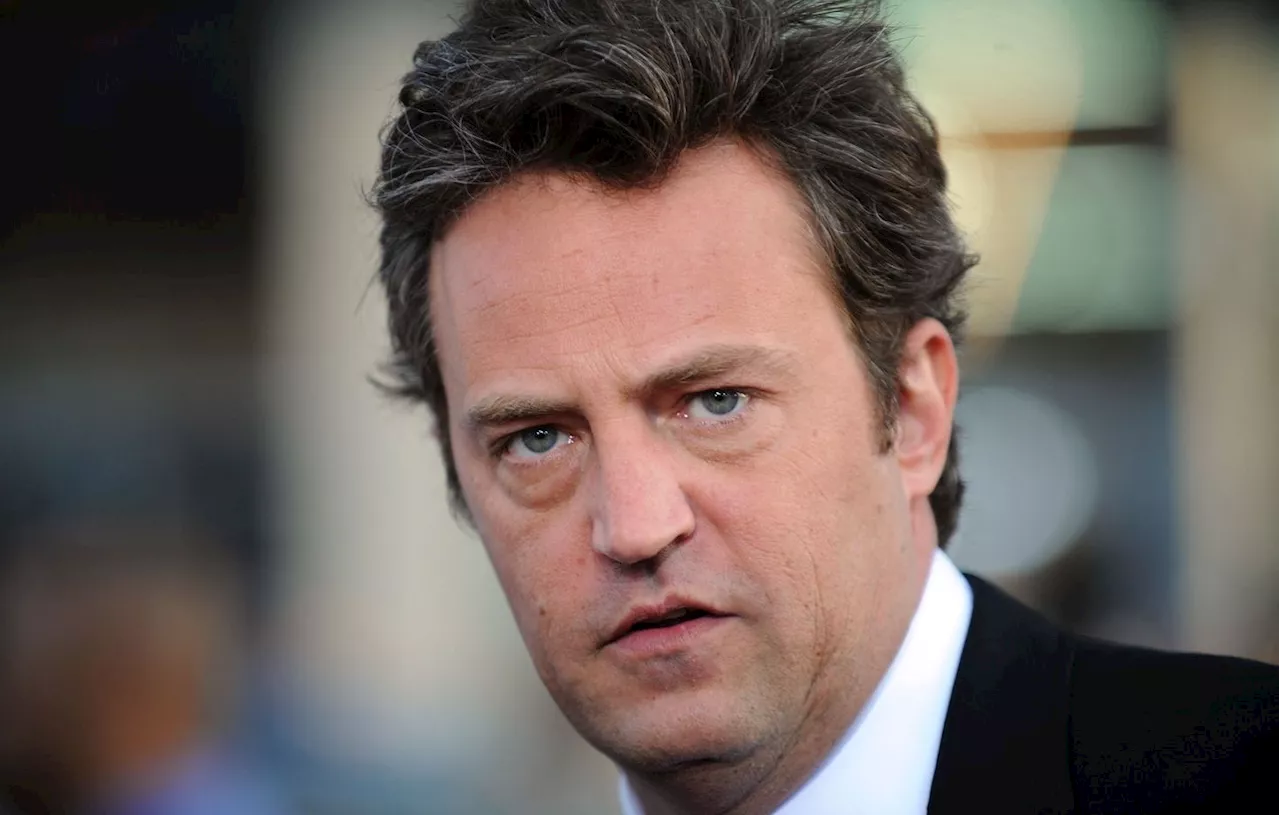 Mort de Matthew Perry : Cinq personnes poursuivies en lien avec la mort de la star américaine