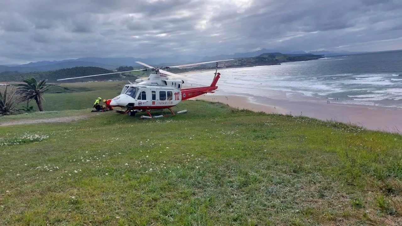 Muere un hombre mientras practicaba parapente en San Vicente de la Barquera