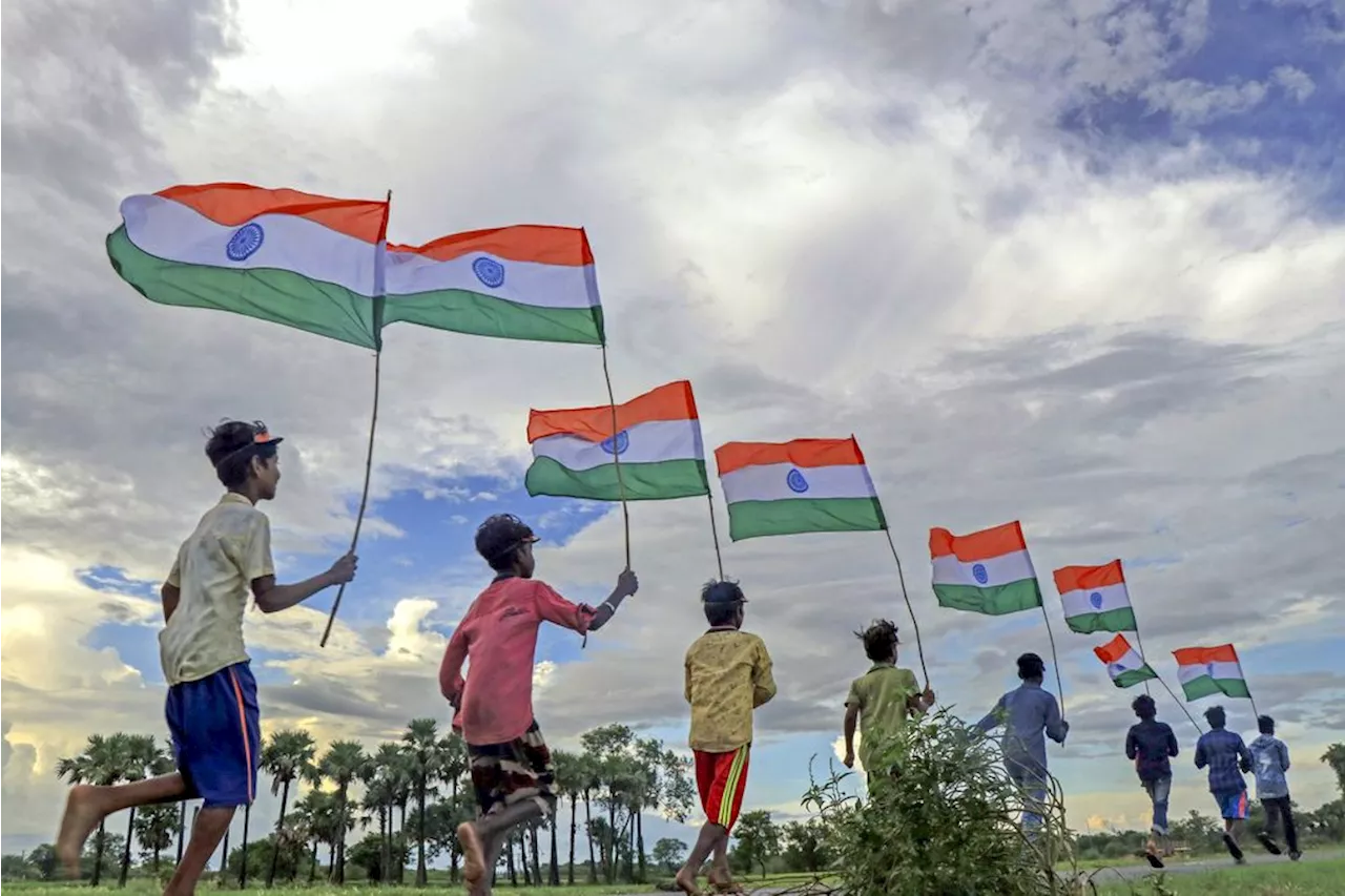 तिरंगा फहराने से पहले जान लें ये नियम, कहीं भरना न पड़ जाए जुर्माना