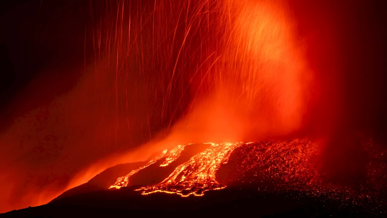 Flughafen Catania gesperrt: Ätna spuckt wieder Lava