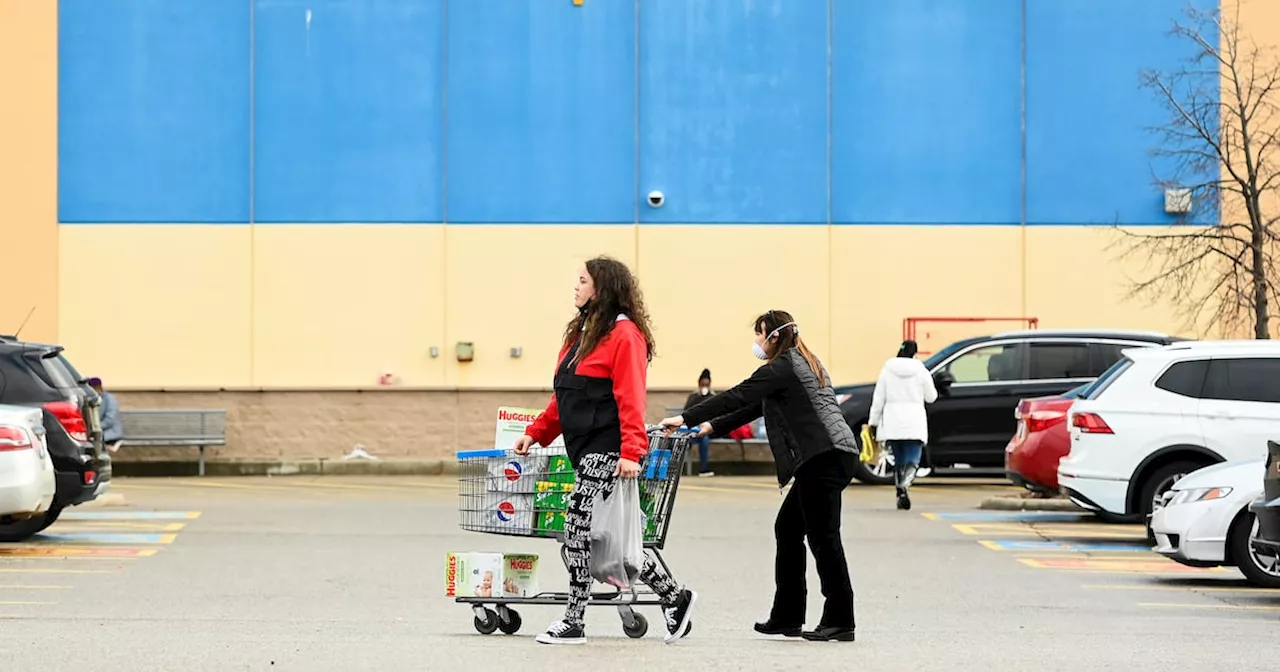 Walmart lifts full-year outlook on bargain-hunting shoppers