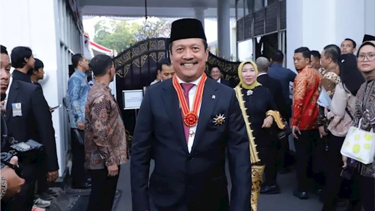 Menteri KKP Sakti Wahyu Trenggono Dianugerahi Bintang Mahaputera Utama