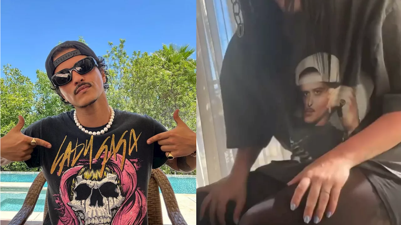 Bruno Mars aumenta rumores de parceria e posa com blusa de Lady Gaga