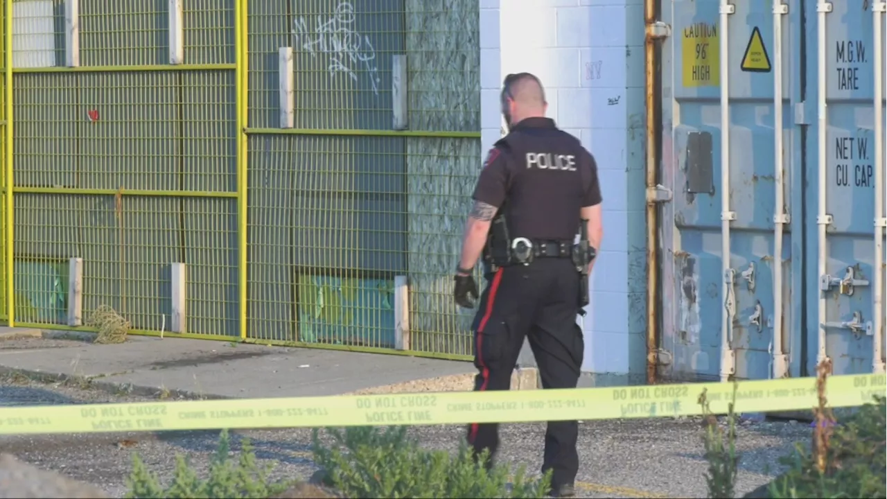 3 rushed to hospital following stabbings in southwest Calgary