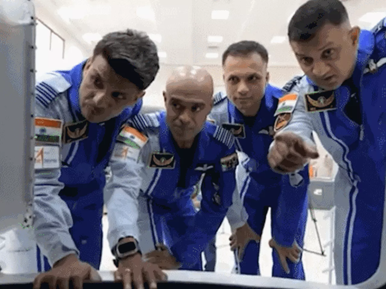 गगनयान एस्ट्रोनॉट्स की ट्रेनिंग, ISRO ने वीडियो शेयर किया: जीरो ग्रेविटी​​​​​​​ में योग करते दिखे; स्पेस मे...