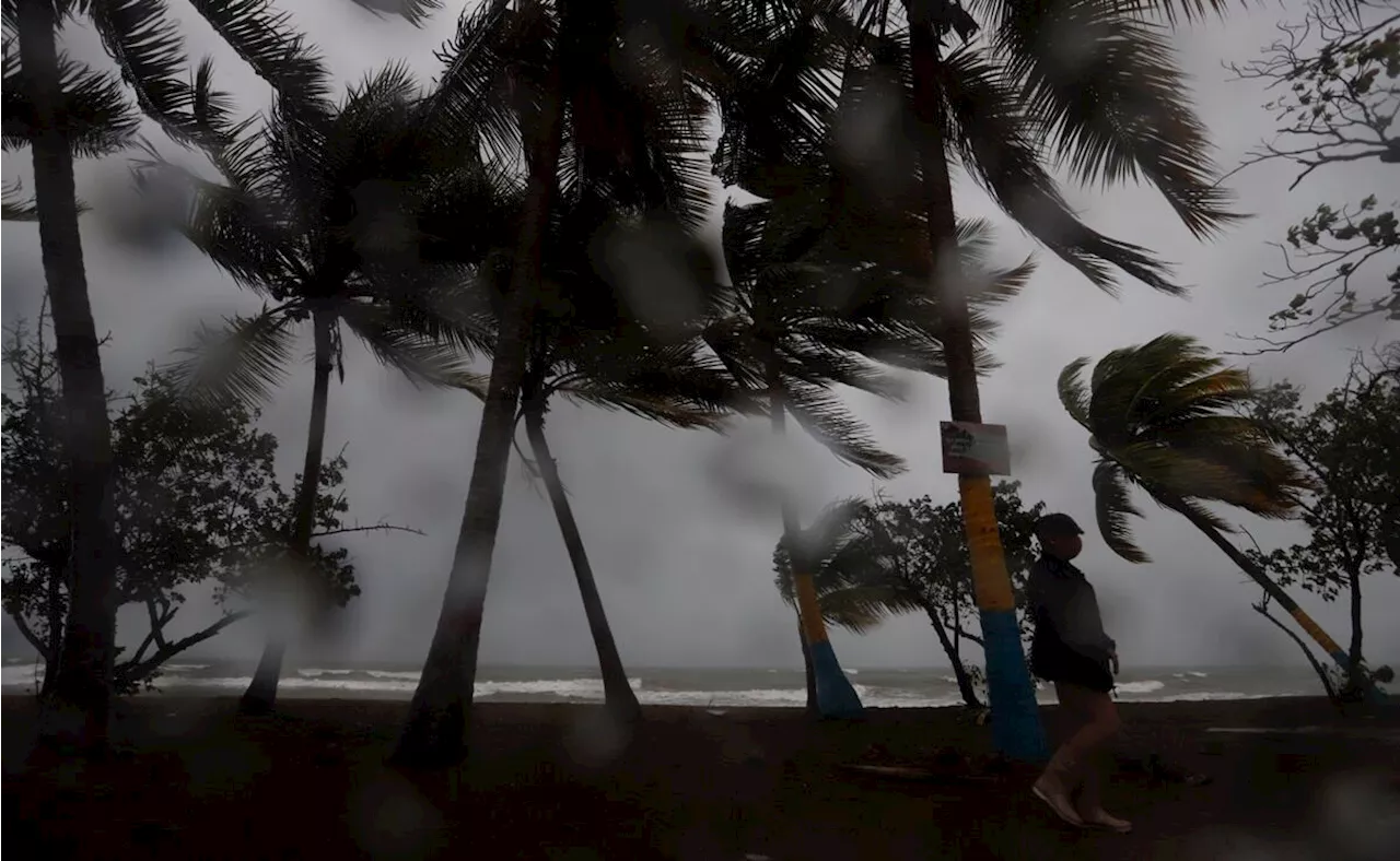 Más de 900 mil personas sin luz por paso de Ernesto en Puerto Rico