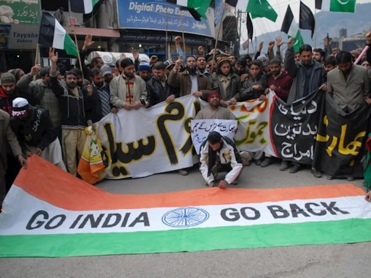 بھارت کے یومِ آزادی پر مقبوضہ کشمیر میں یوم سیاہ منایا جا رہا ہے