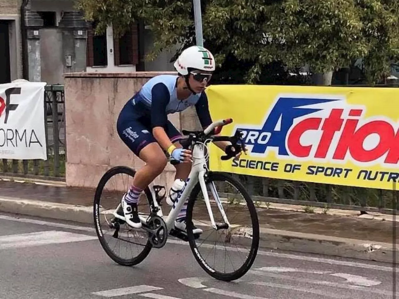 Cade in gara e sbatte contro un muretto: la ciclista Alice Toniolli ricoverata in gravi condizioni