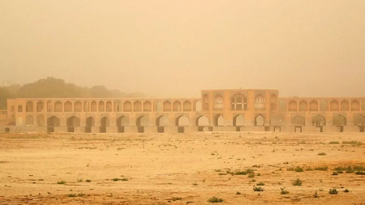 بازگشت گرد و خاک به اصفهان