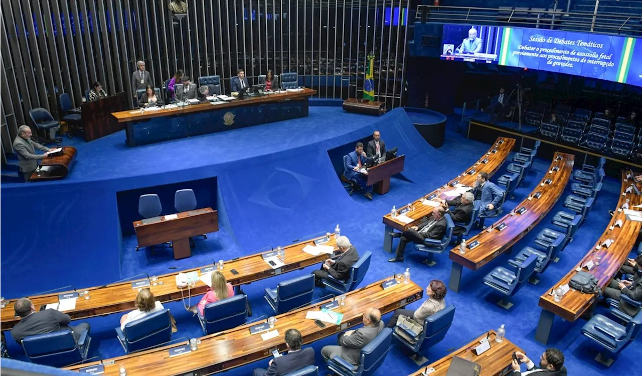 Senado aprova em primeiro turno a PEC da Anistia, que livra partidos de multas