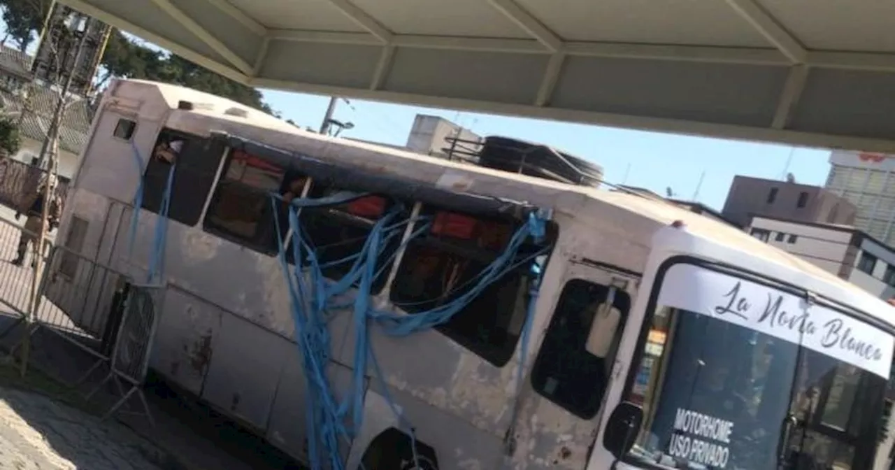 La locura por Belgrano, la “invasión” a Curitiba y la sorpresa por el colectivo blanco