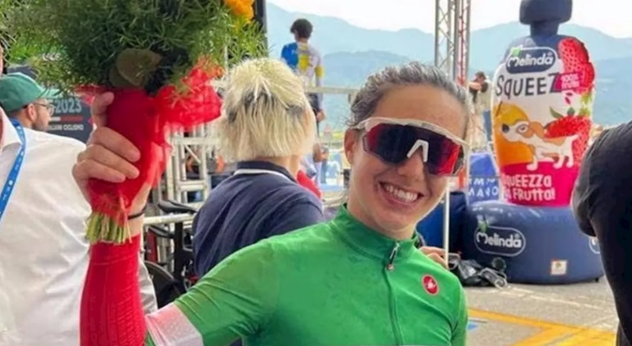 Alice Toniolli, ciclista 19enne, sbatte la testa contro un muretto durante una gara: è grave. I testimoni: «È