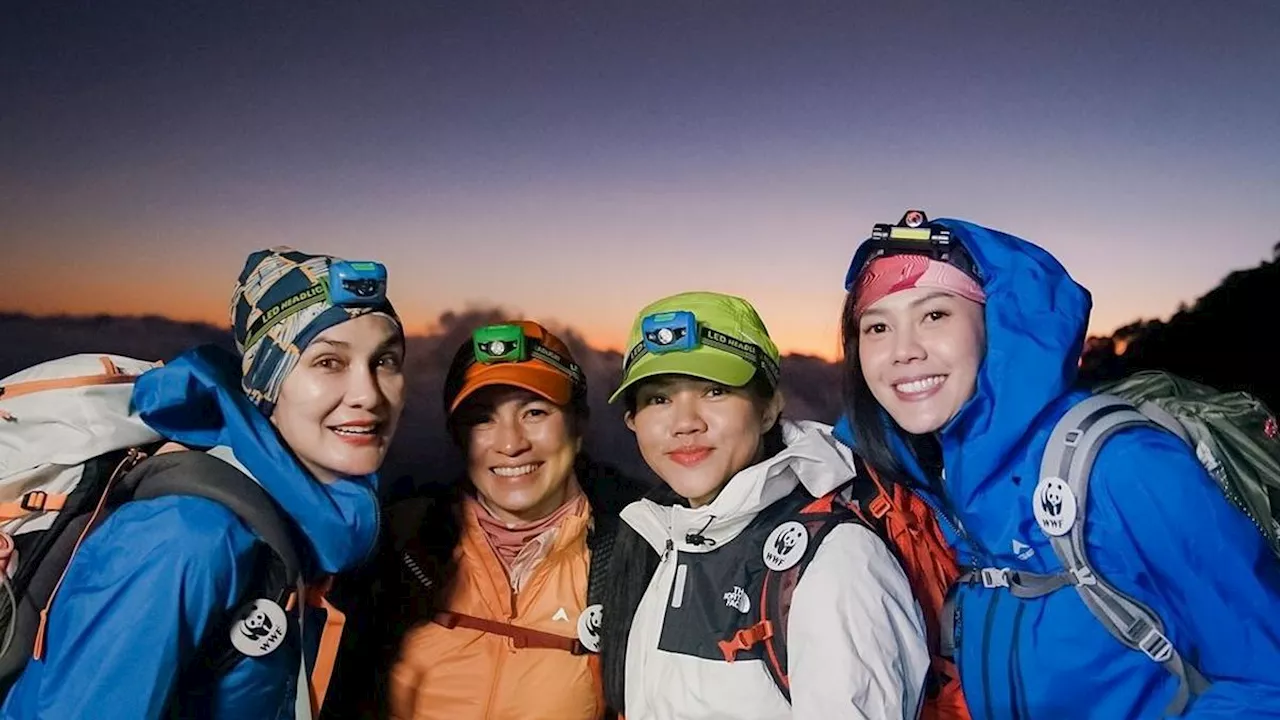 Momen Yura Yunita, Marianne Rumantir, Luna Maya, dan Della Dartyan Mendaki Gunung Prau, Seru!