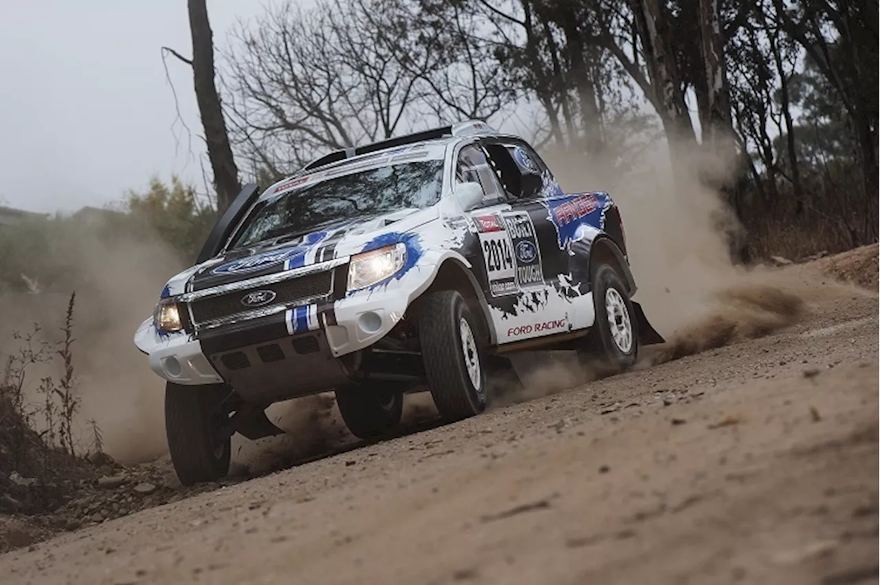 Ford 2014 mit zwei Ranger bei der Dakar