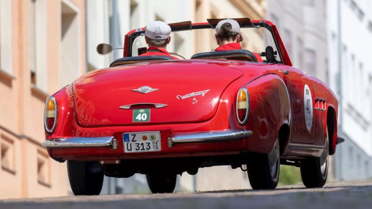 Automobilgeschichte: Oldtimer-Rallye 'Sachsen Classic' von Zwickau nach Leipzig