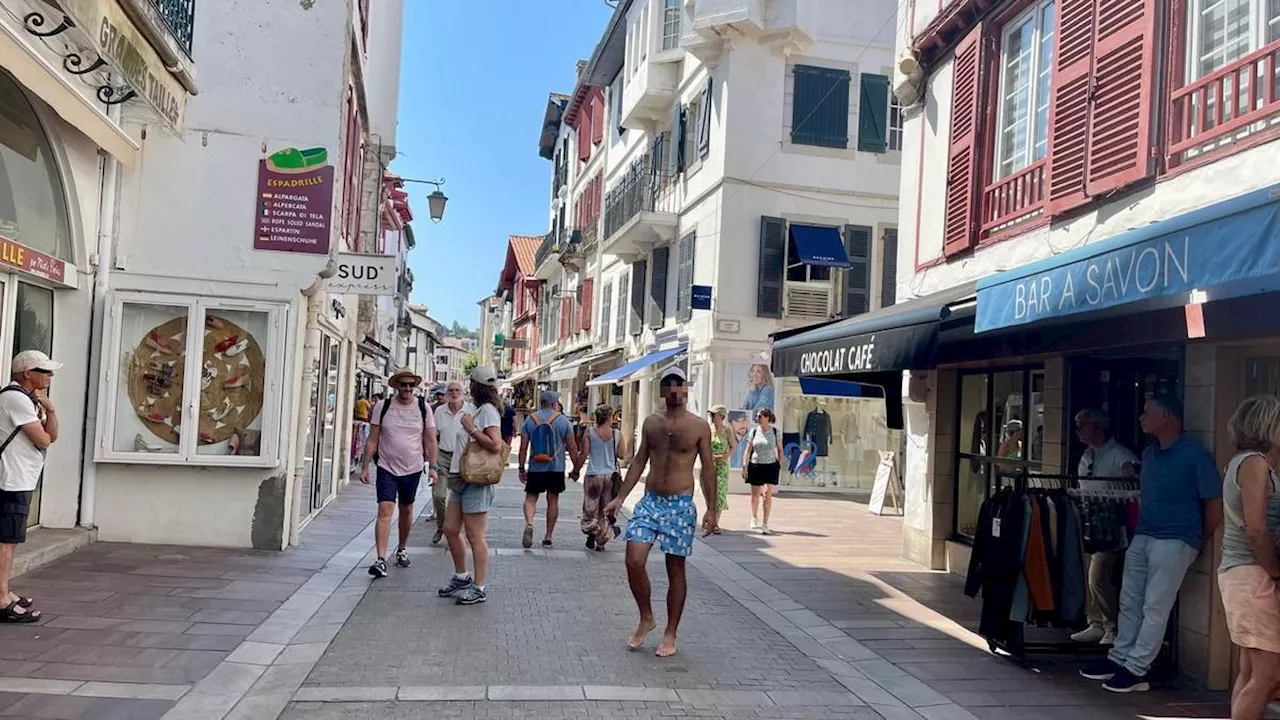 Pays basque. Tenue correcte exigée dans le centre-ville de Saint-Jean-de-Luz : le risque d’une amende à 68 euros ne refroidit pas tous les vacanciers