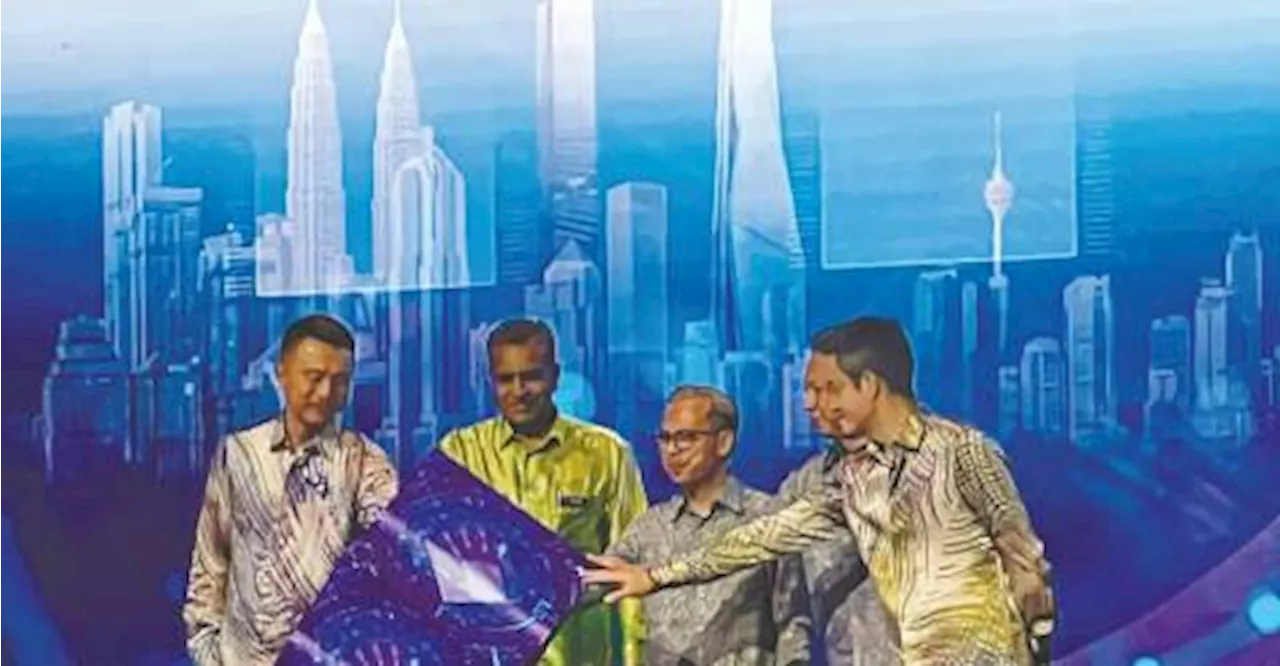 Fahmi: Four telcos submit bids for second 5G network