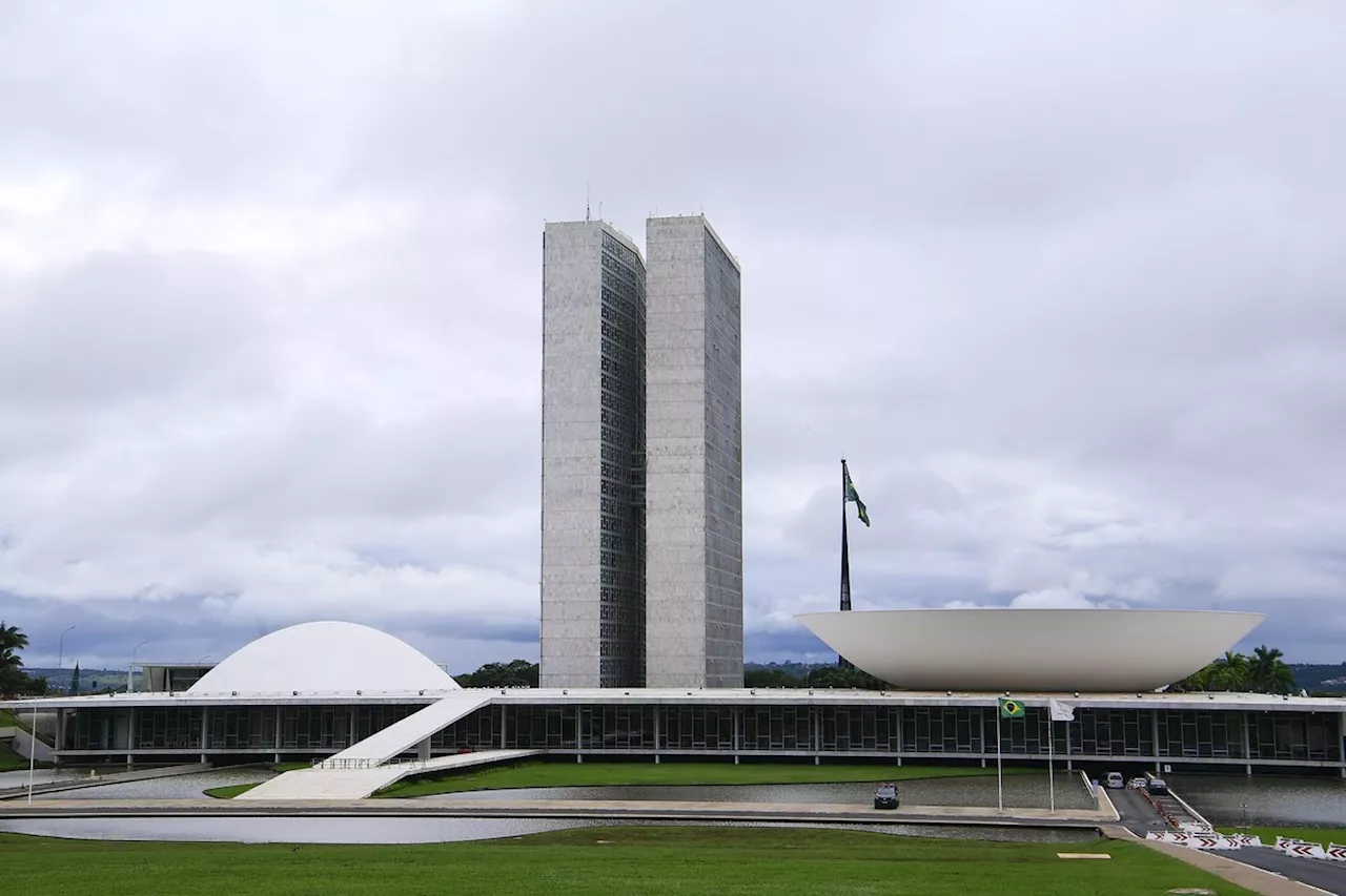 Sem apoio do PT, Câmara, Senado e dez partidos recorrem ao STF contra bloqueio de emendas