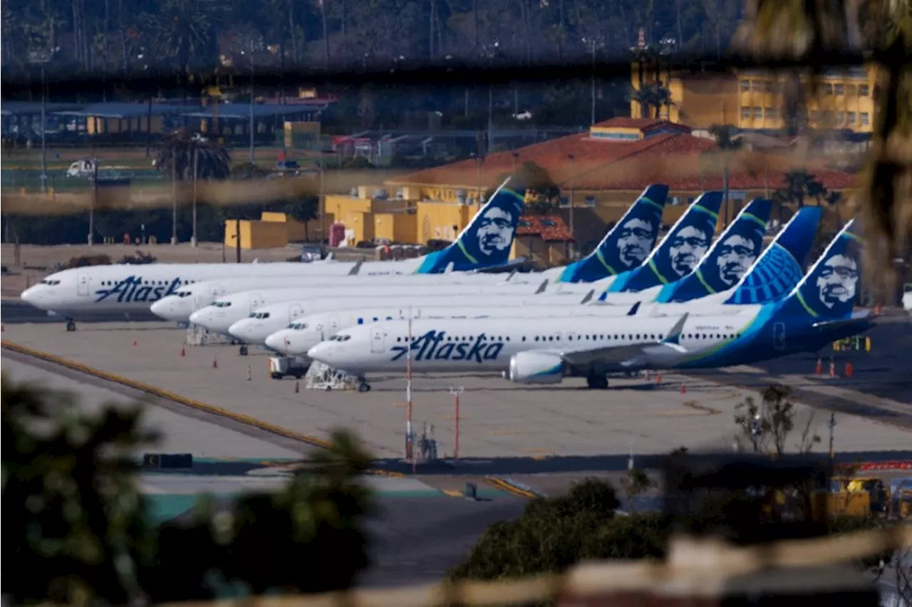 Alaska Air, Hawaiian further extend review period of proposed deal