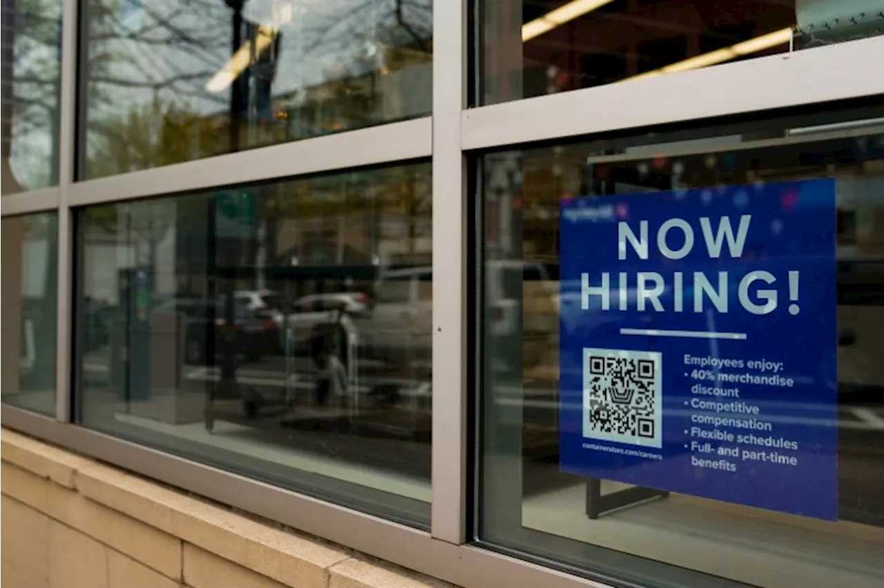 US weekly jobless claims unexpectedly fall