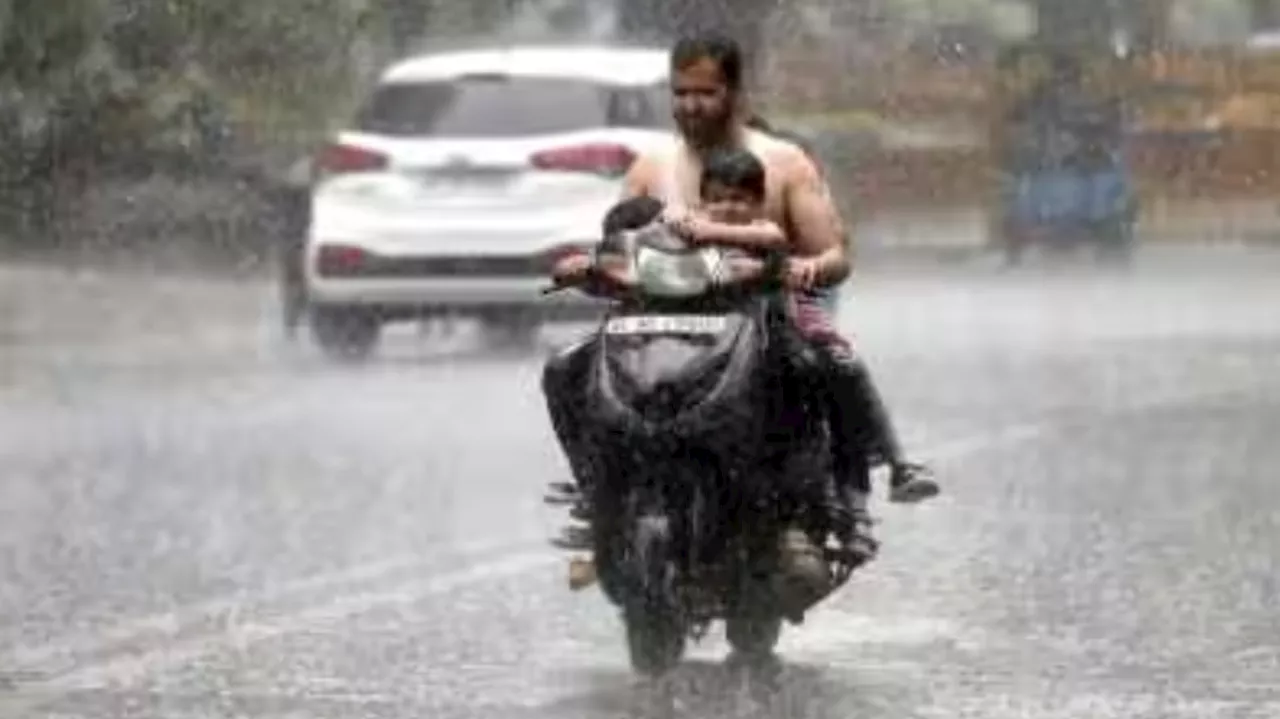 Kerala Rain Alert: കേരളത്തിൽ മഴ മുന്നറിയിപ്പിൽ മാറ്റം; 10 ജില്ലകളിൽ യെല്ലോ അലർട്ട്, രണ്ടിടത്ത് ഓറഞ്ച് അലർട്ട്