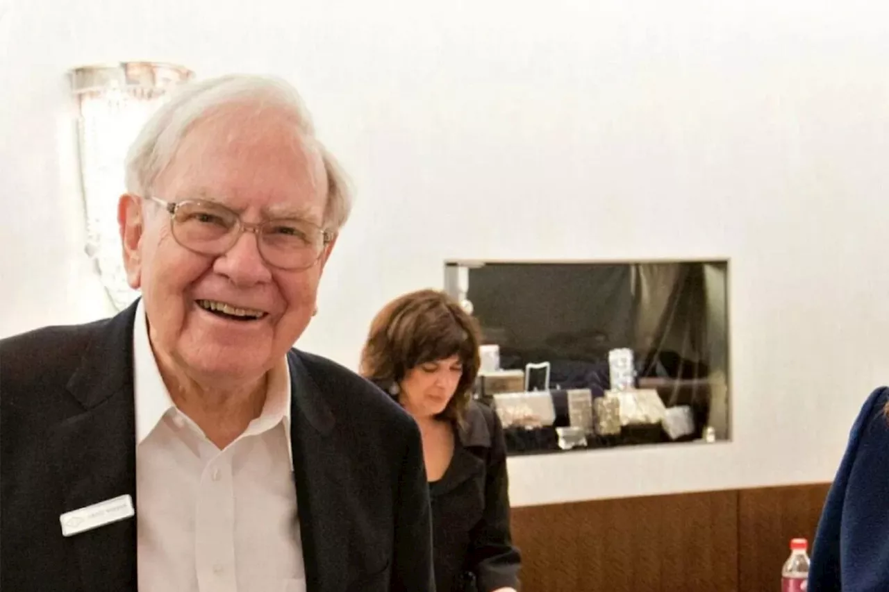 Warren Buffett se détache d’Apple, et fuit totalement un géant de l’IA