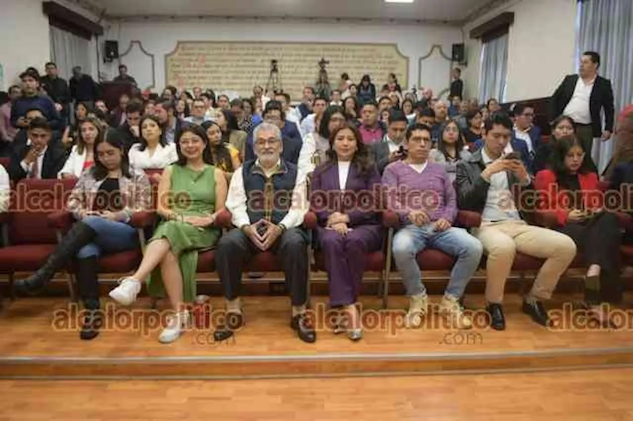 Alcalde de Xalapa pide a Cabildo Juvenil tener “el deseo de servir, de crecer y de atender”