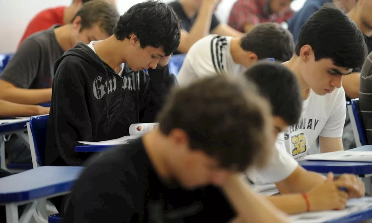 Deputados do Ceará aprovam projeto que inclui Bíblias no currículo das escolas públicas