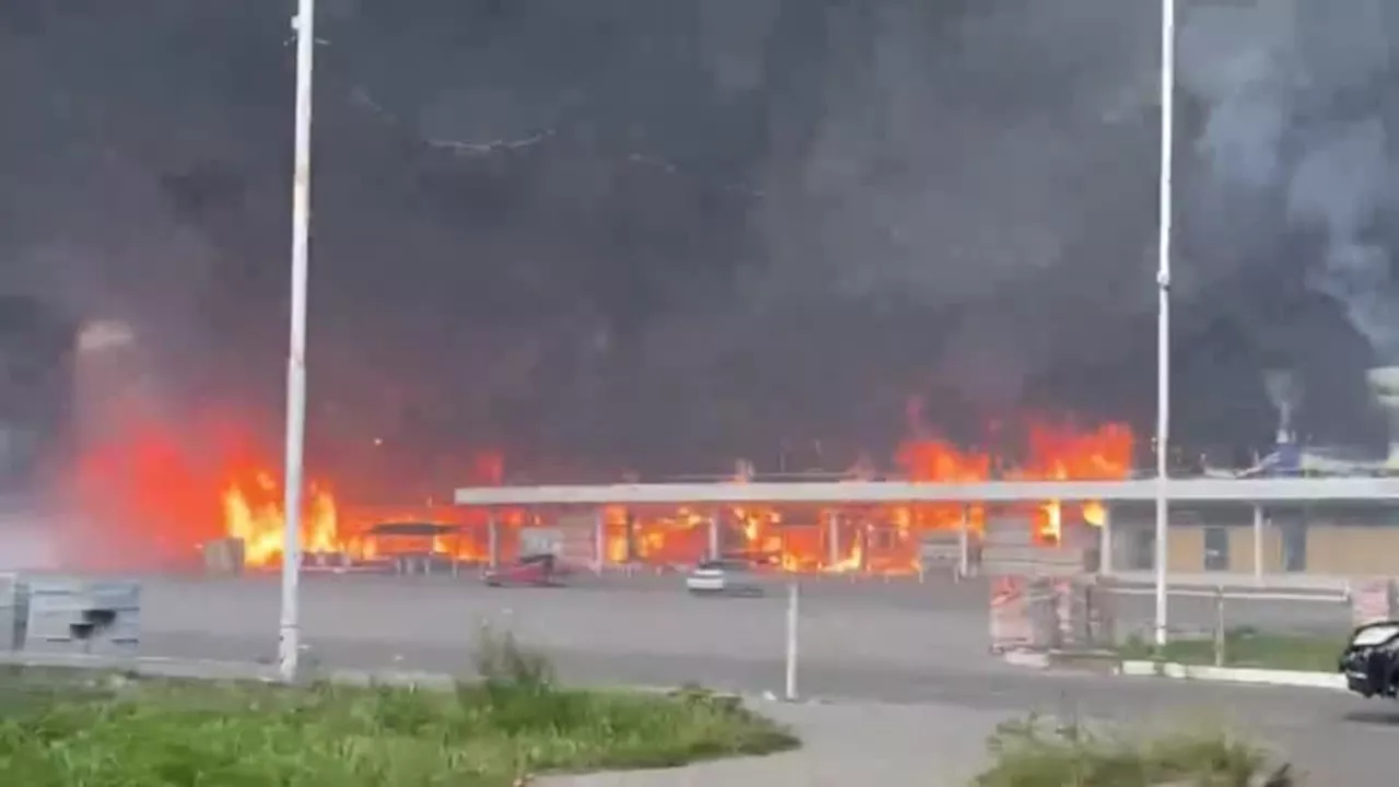 Vídeo: Rússia acusa Ucrânia de causar incêndio em shopping em Donetsk