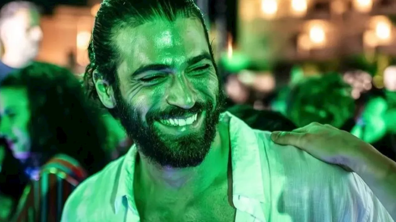 Can Yaman in barca a Mykonos, continua la calda estate del divo turco