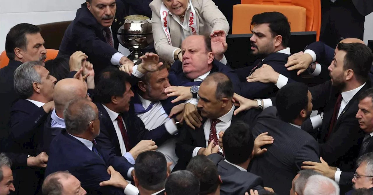 Debatte über Menschenrechte im türkischen Parlament endet in Schlägerei