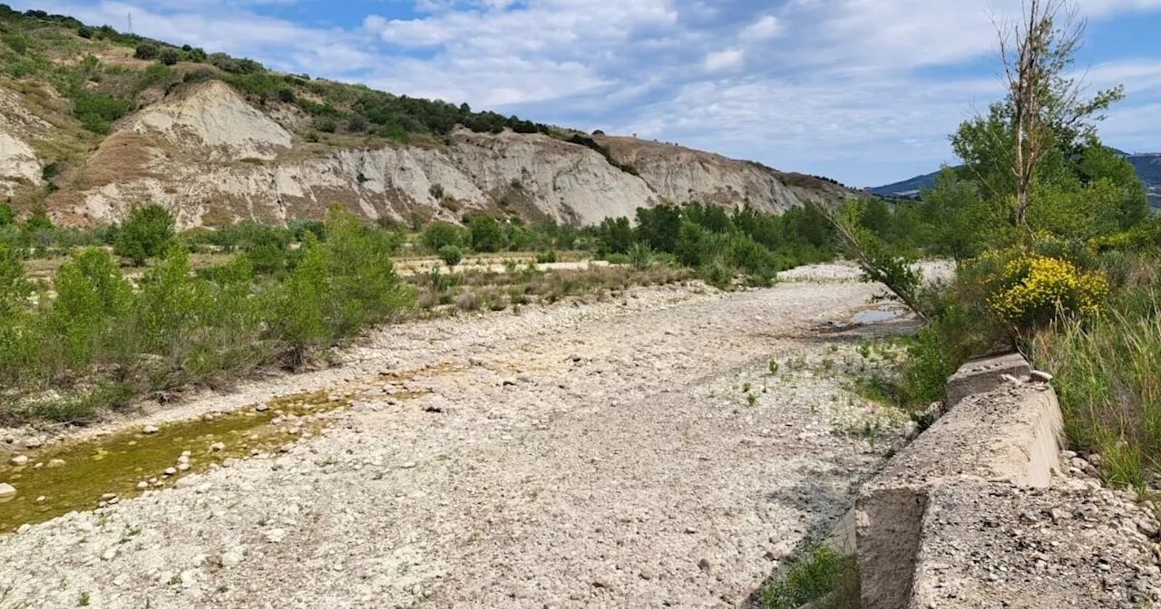 Il fiume Trigno in Abruzzo soffre la siccità: solo pietre per 5 km