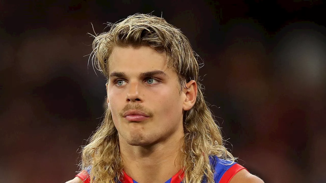 Bulldogs coach’s telling admission as speculation intensifies on superstar’s future