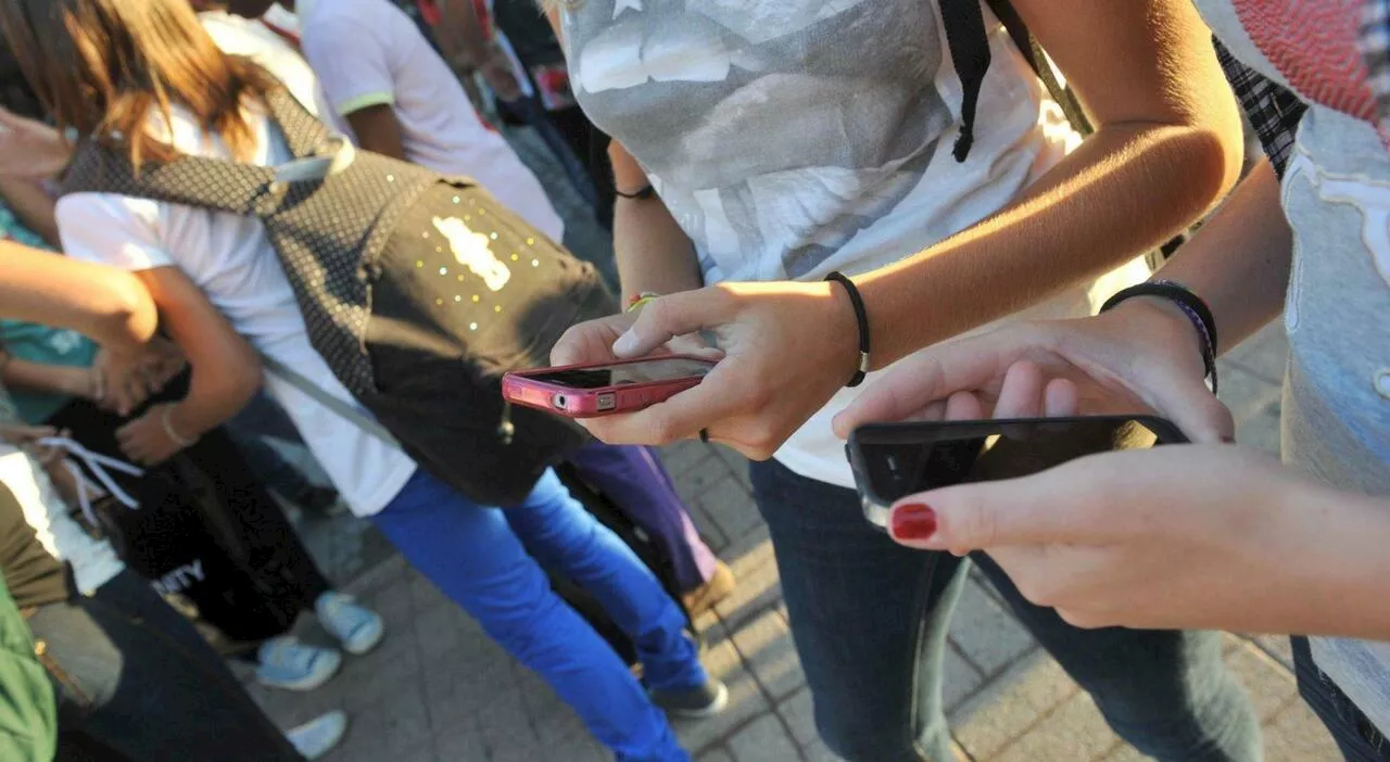 Accoltella coetaneo per un like a una ragazza, la spedizione punitiva di un 13enne: la vittima colpita a gamba