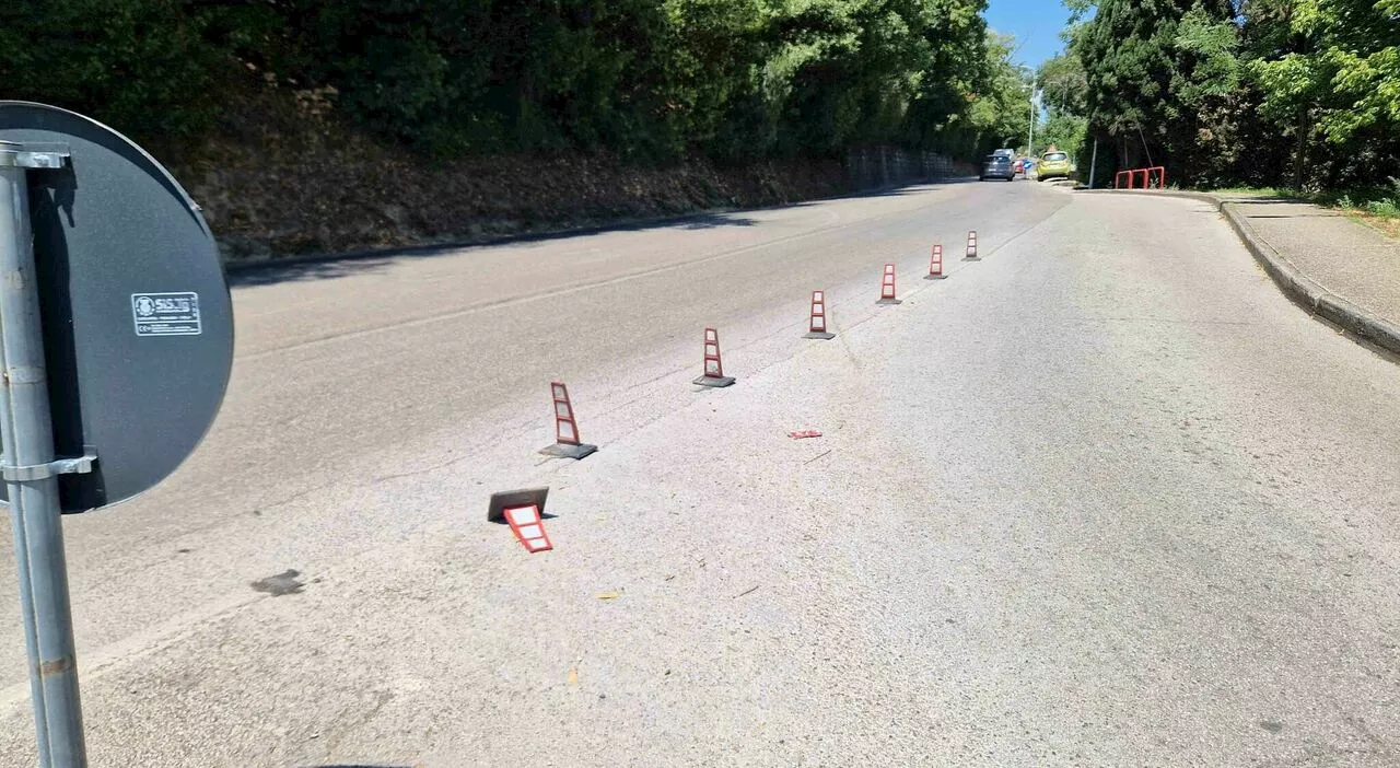 Perugia, svolta pericolosa lungo via San Galigano. Dopo l'incidente mortale installati i dissuasori, ma c'è ch