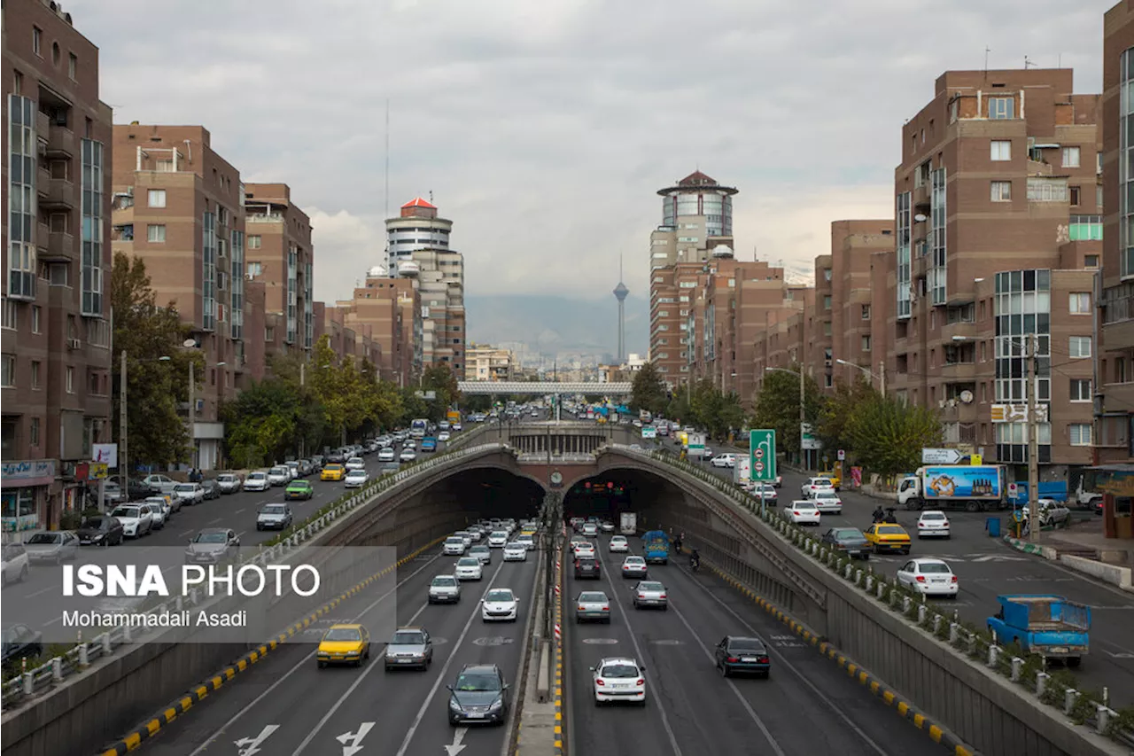 کاهش نسبی دمای هوا در مناطق نیمه شمالی کشور/ احتمال رگبار و وزش باد در برخی مناطق